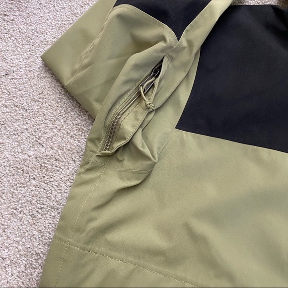 The North Face Eco Mountain Jacket - Picture 6 of 11